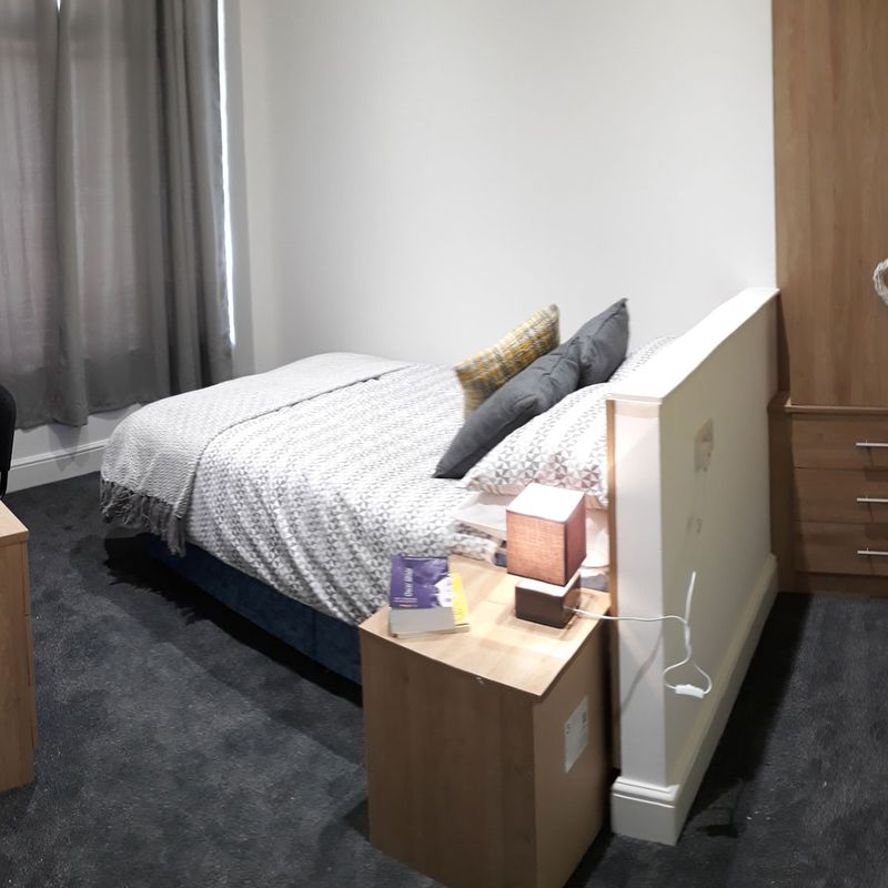 Room in a 4 Bedroom Apartment, 107 Granville Road, Middlesbrough