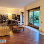 Rent 6 bedroom apartment of 240 m² in Rome