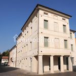 Affitto 4 camera appartamento di 209 m² in Castelfranco Veneto