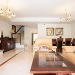 Rent 3 bedroom house of 200 m² in Mijas