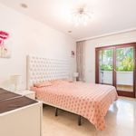 Rent 2 bedroom apartment of 180 m² in Marbella