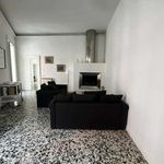 Affitto 4 camera appartamento di 110 m² in Napoli