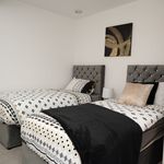 Rent 2 bedroom flat of 500 m² in Leeds