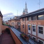 Affitto 3 camera appartamento di 95 m² in Modena