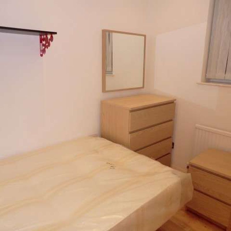 Room for rent in a 3 bedroom flatshare in Bayswater