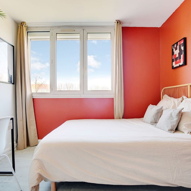 Move into this minimalist 10 m² room available for coliving rent in KremlinBicêtre Le Kremlin-Bicêtre