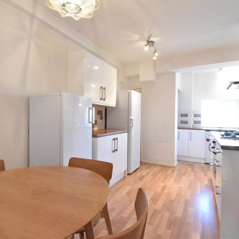 apartment for rent at Uxbridge Road, Kingston Upon Thames Seething Wells