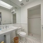 Rent 4 bedroom house of 325 m² in Greenport