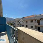 Affitto 5 camera appartamento di 155 m² in Palermo