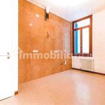 Rent 5 bedroom apartment of 119 m² in Venezia