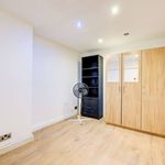 Rent 3 bedroom apartment of 98 m² in London