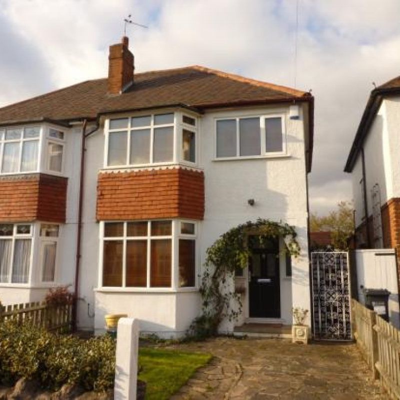 3 bedroom semi detached house To Let in Solihull Shirley Heath