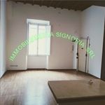 Rent 2 bedroom house of 40 m² in PIAZZA OGNISSANTI