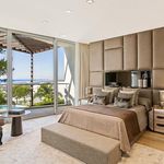 Rent 4 bedroom house of 450 m² in Marbella