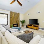 Rent 2 bedroom apartment of 123 m² in Palm Desert