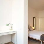 Rent a room of 122 m² in Barcelona