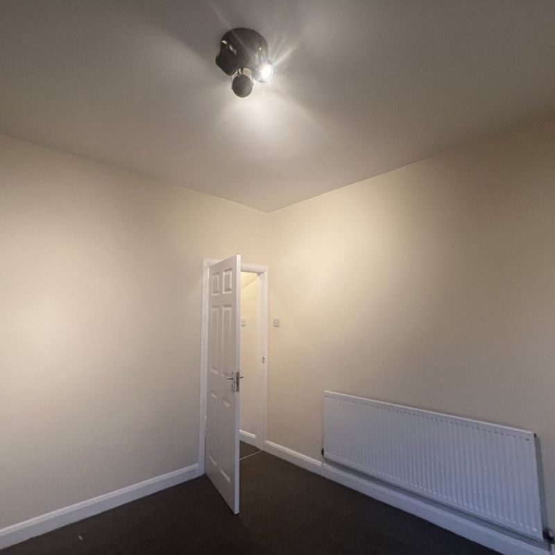 3 bedroom property to let in Oliver Road, Smethwick - £1,100 pcm Summerfield Park