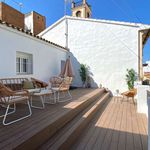 Rent a room of 300 m² in València