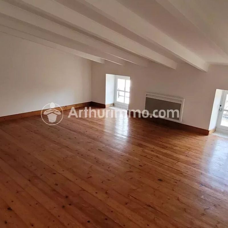 Louer appartement de 3 pièces 44 m² 460 € à Saint-Jean-d'Angély (17400) : une annonce Arthurimmo.com