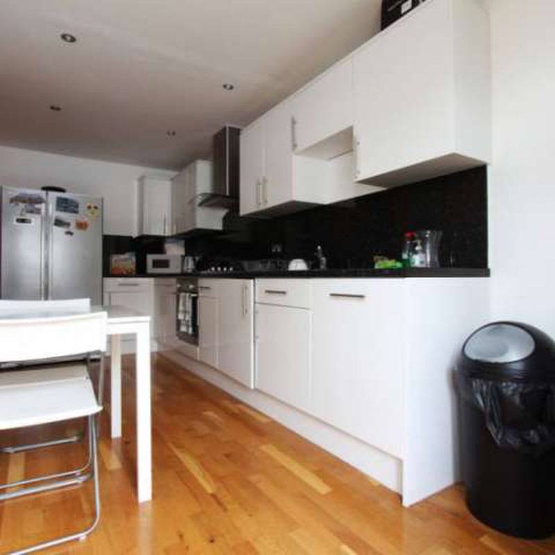 Rooms for rent in a 4 bedroom flatshare in Limehouse