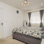 Rent 4 bedroom house in Harrow