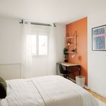 Rent a room of 91 m² in Saint-Denis