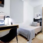 Rent a room of 80 m² in València