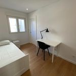 Really cool double bedroom near the Oeiras train station