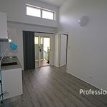 Rent 1 bedroom apartment in Tinaroo