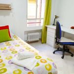 Rent a room of 75 m² in Granada