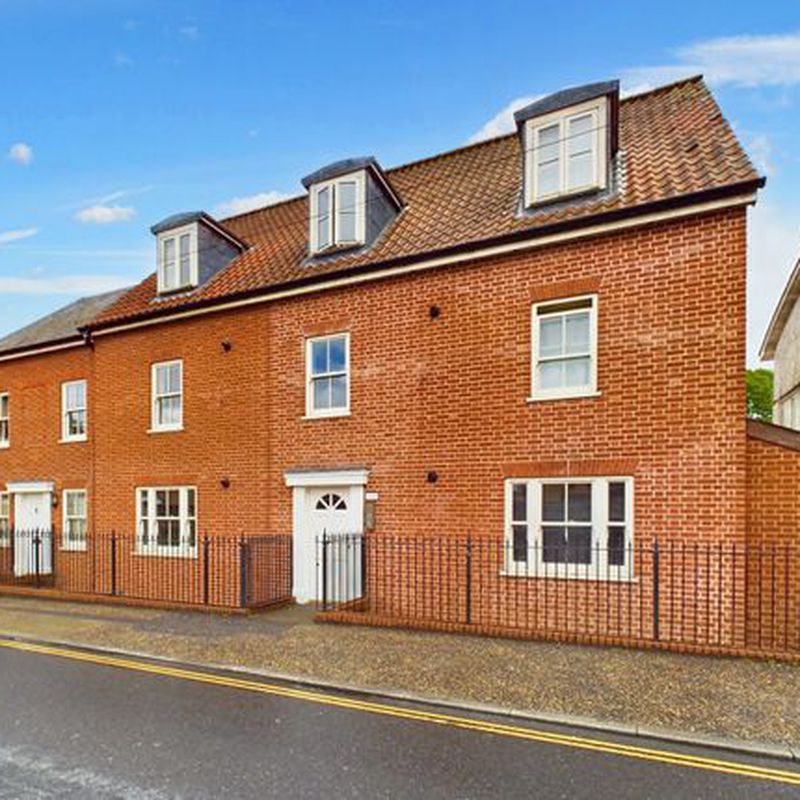 Flat to rent in Minstergate, Thetford, Norfolk IP24