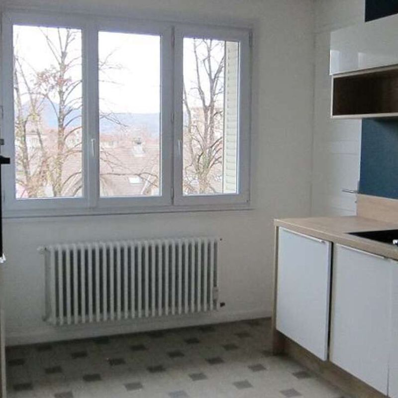 Location appartement 4 pièces 91 m² Annecy (74000)