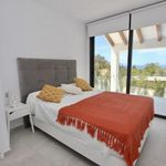 Rent 5 bedroom house of 380 m² in Marbella