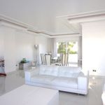 Rent 4 bedroom house of 222 m² in Marbella