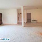Affitto 6 camera casa di 280 m² in Roma