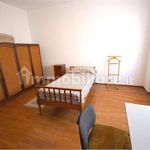 Affitto 4 camera appartamento di 160 m² in Novara