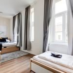 Pronajměte si 2 ložnic/e byt o rozloze 95 m² v Praha