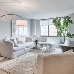 Rent 1 bedroom apartment of 176 m² in New York