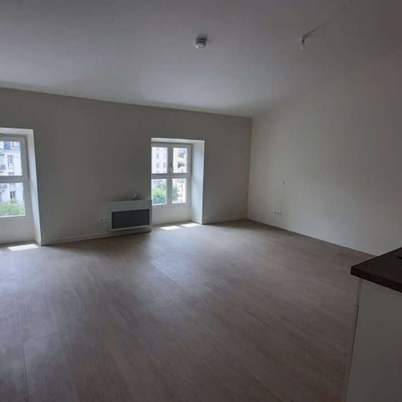 Location appartement 1 pièce 32 m² Annonay (07100)