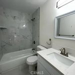 Rent 1 bedroom apartment of 60 m² in Huntington Beach