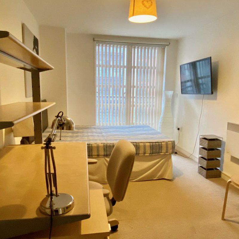 quadrangle, central - 2 bed - apartment - £1,500