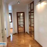 Affitto 6 camera appartamento di 240 m² in Roma