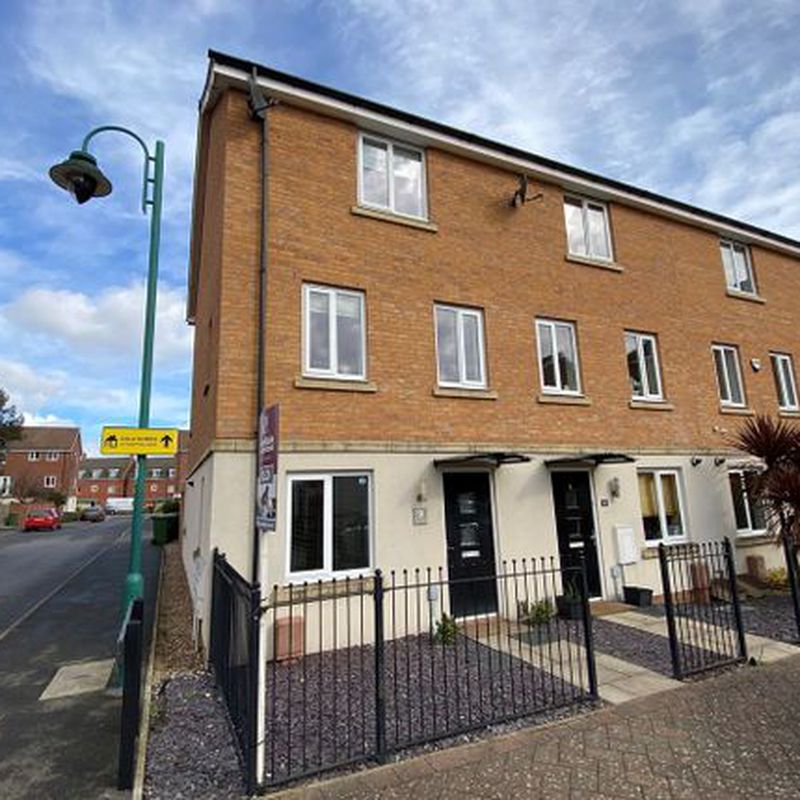 Town house to rent in Farrow Avenue, Peterborough PE7 Hampton Vale