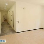 Rent 4 bedroom apartment of 90 m² in Genoa