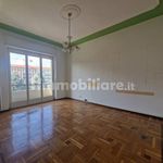 Affitto 5 camera appartamento di 140 m² in Cuneo