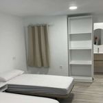 Rent a room of 170 m² in Murcia