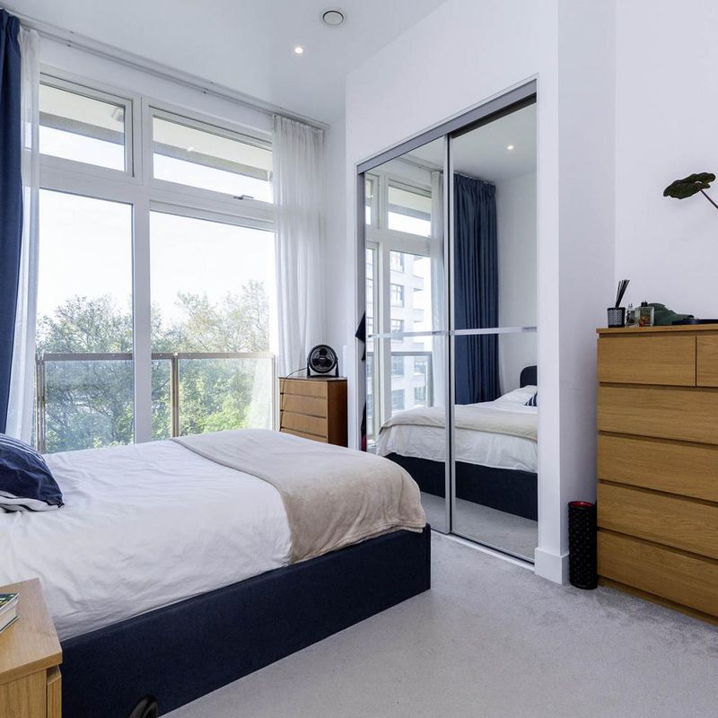New Development 2 bed 2 bath with large balcony close to station Lower Holloway