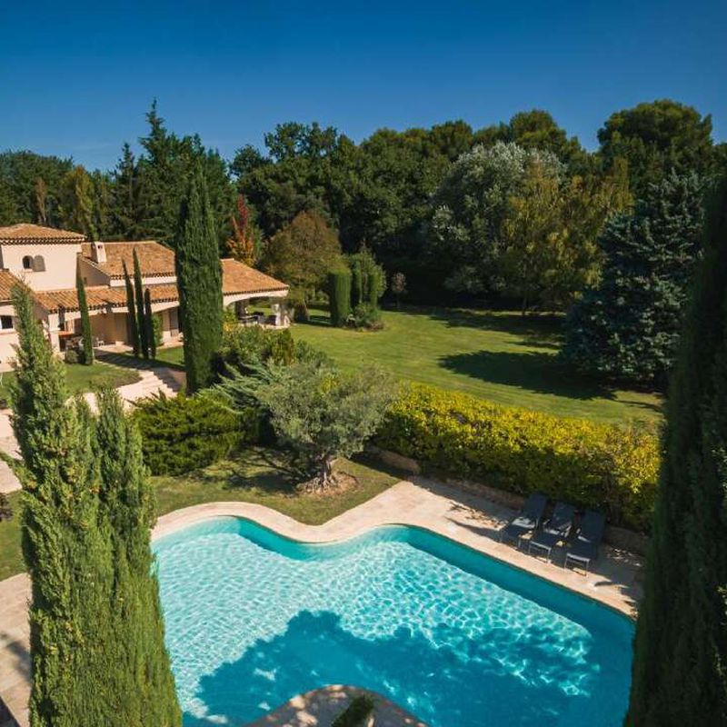 Location maison 7 pièces 300 m² Aix-en-Provence (13090)