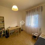 Affitto 6 camera appartamento di 130 m² in Bologna