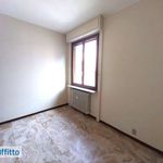 Rent 5 bedroom apartment of 150 m² in Milano